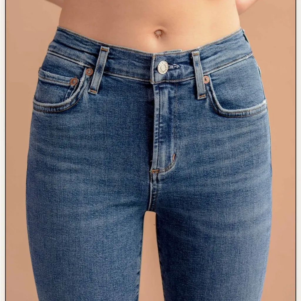 AGOLDE Sophie High Rise Skinny Crop in Discretion Wash Chewed Hem - Image 6