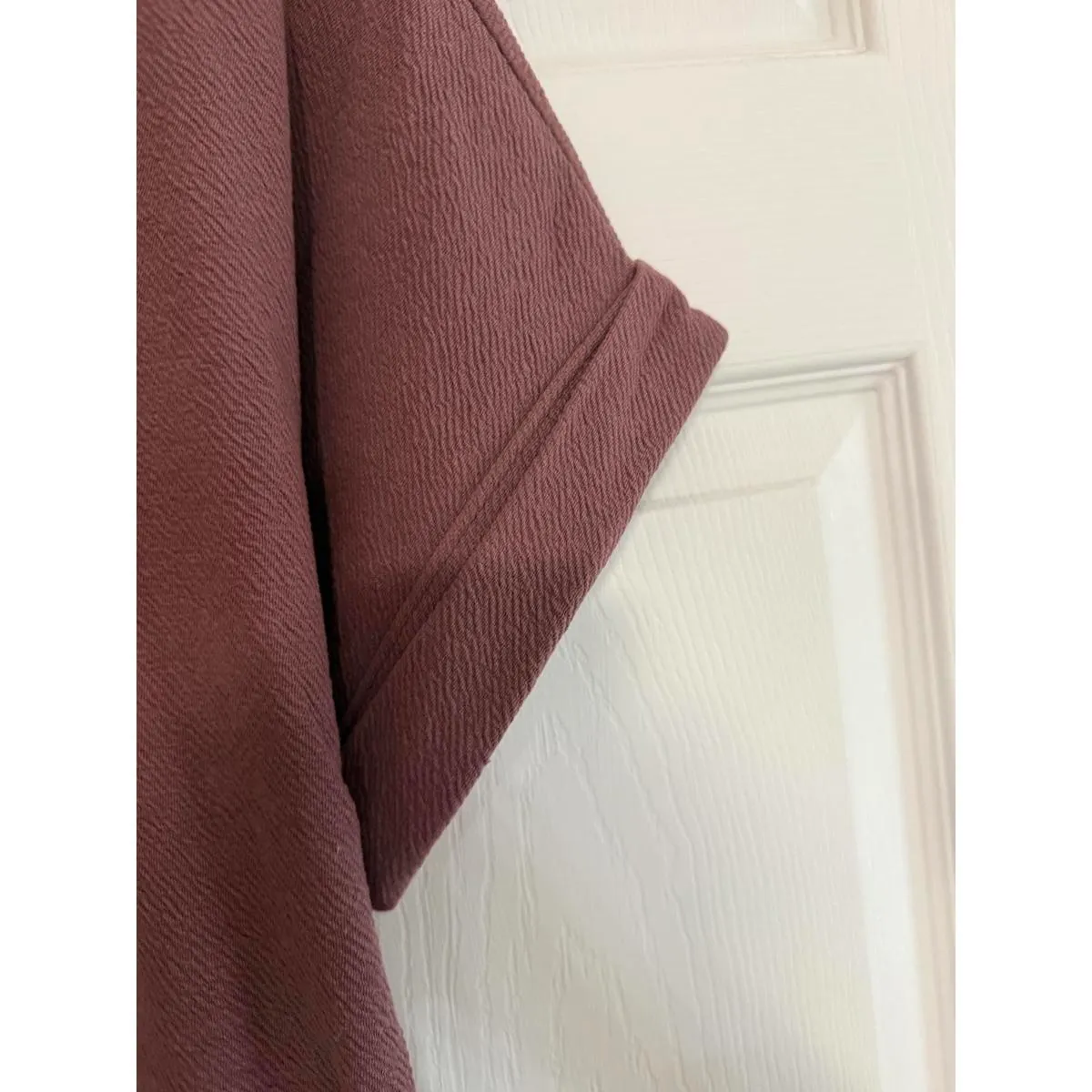 Express Women's Short Sleeve Textured Top, Size Small - Image 3