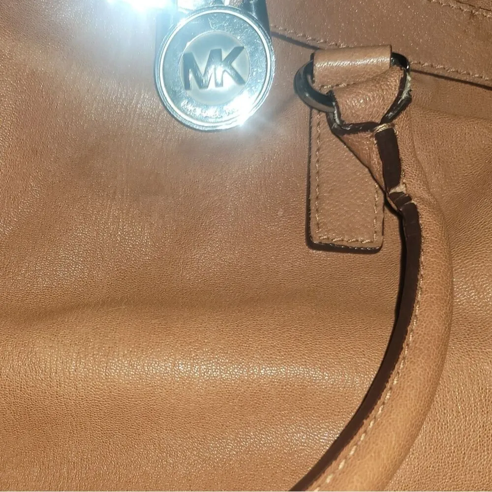 Michael Kors Hamilton bag with the long strap - Image 5