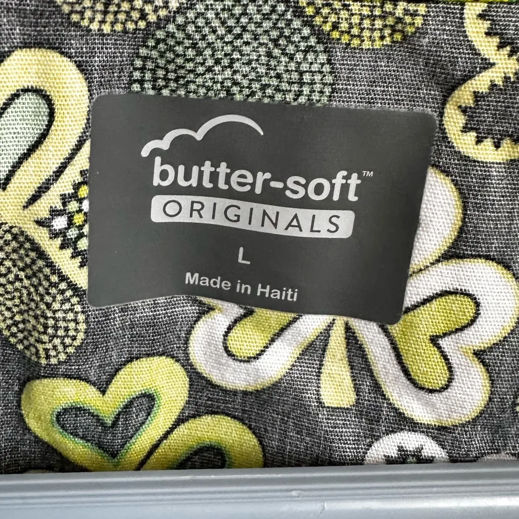 Buttersoft originals size large st Patrick scrub shirt Black - Image 2