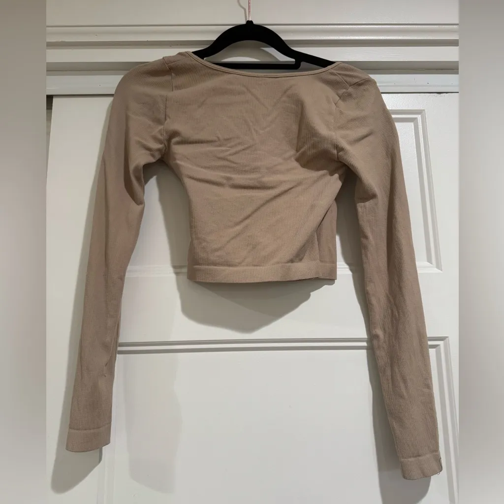 NIKIBIKI Crossover Cropped Top - Image 4