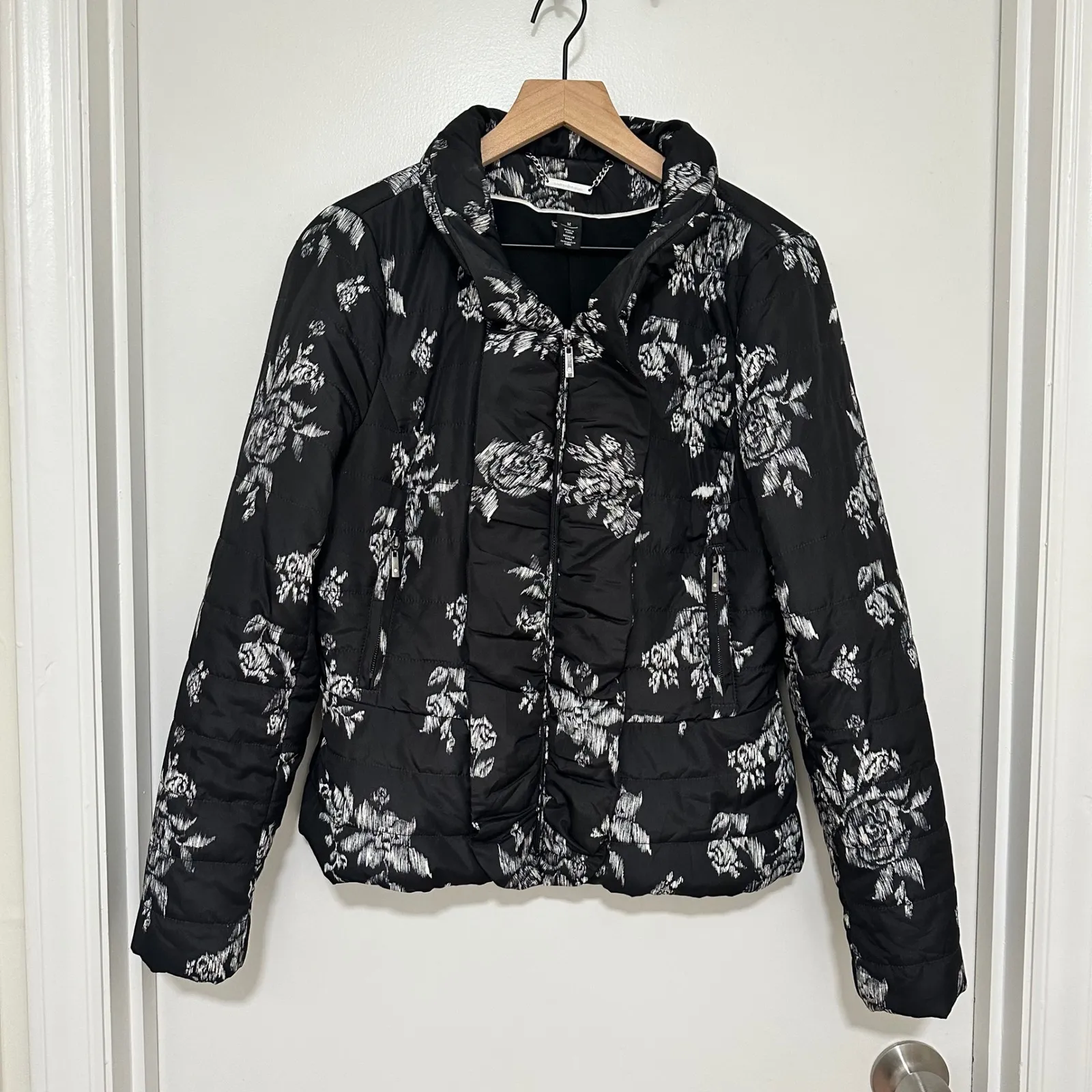 WHITE HOUSE BLACK MARKET | Women's Floral Quilted Full Zip Puffer Jacket, M - Image 4