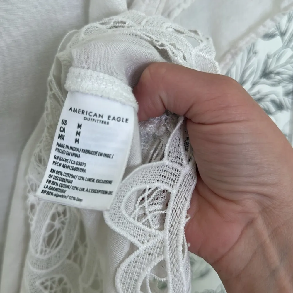 American Eagle boxy crop Eyelit trim button down shirt - Image 5