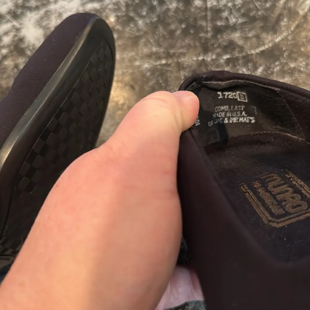 Munro Black Cindi Stretch Fabric Low Buckle Pumps Size 9 - Image 8