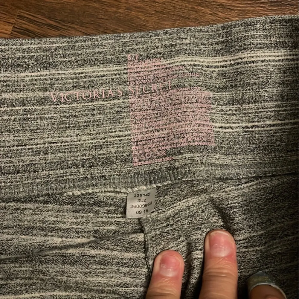 small VS leggings - Image 4