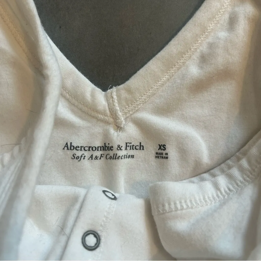 Abercrombie & Fitch White Tank Henley Snap Up Sleeveless Bodysuit - Image 3