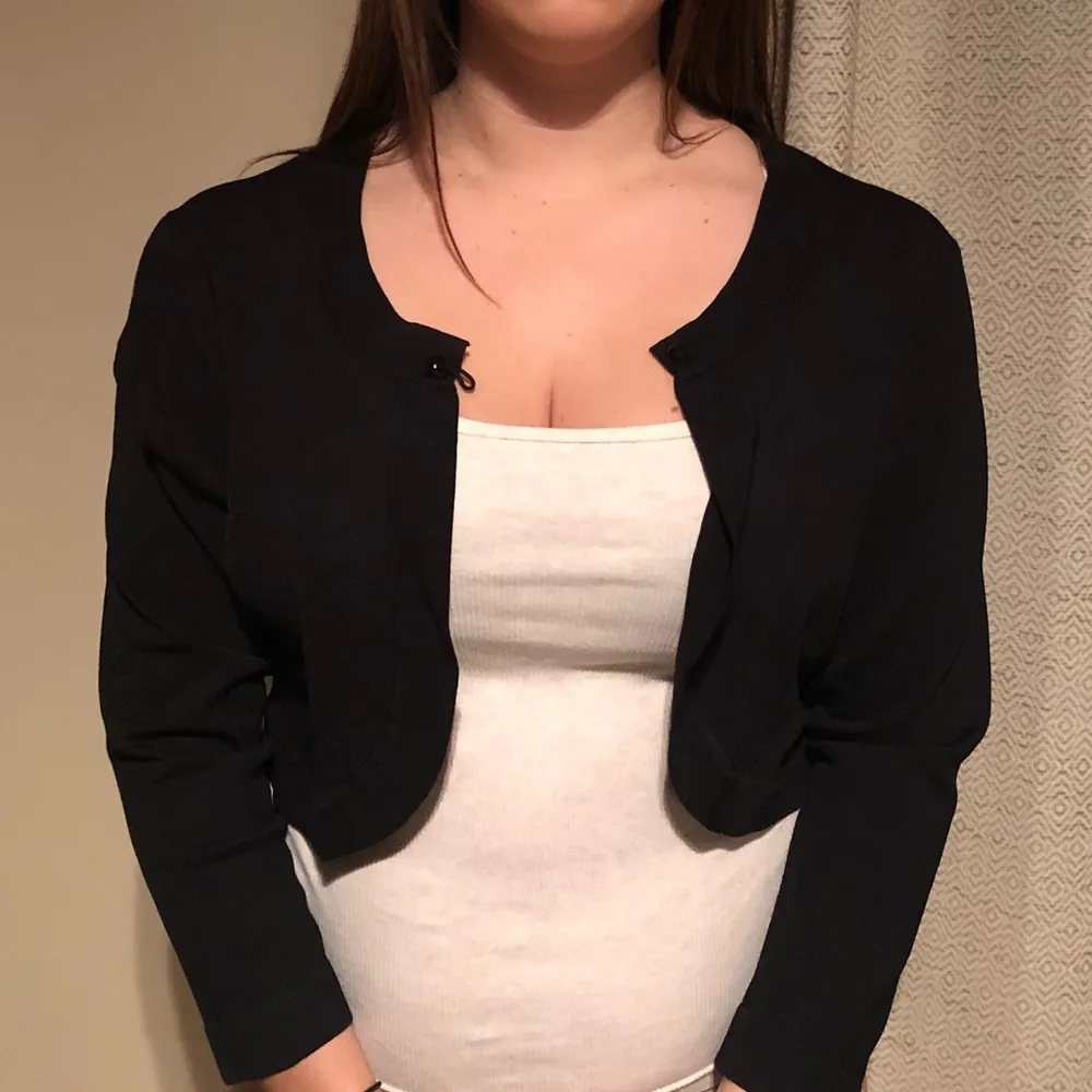 Large Black Cropped Cardigan - Image 2