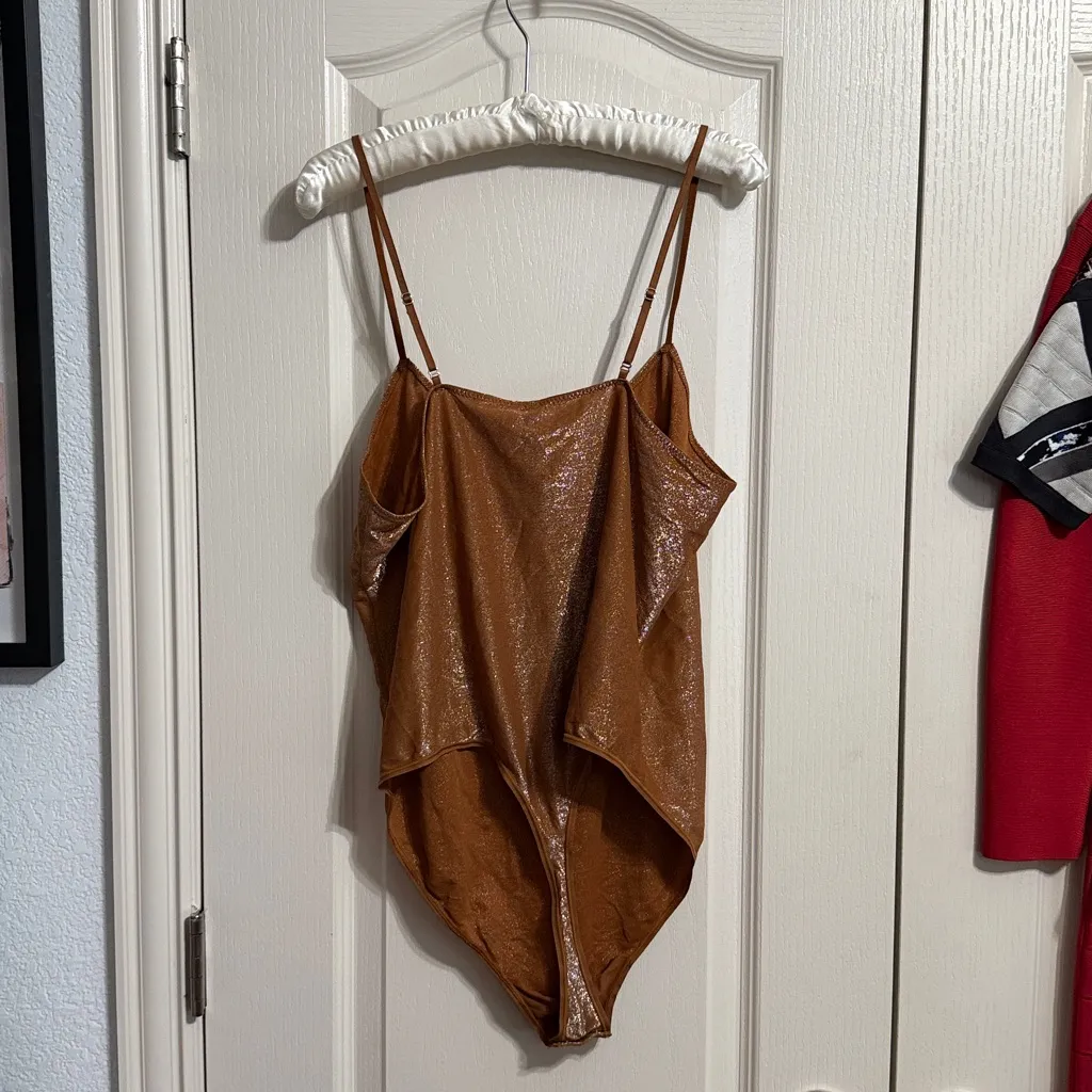 💙 NWT SKIMS Shimmer Cami Thong Bodysuit in Copper - Image 3