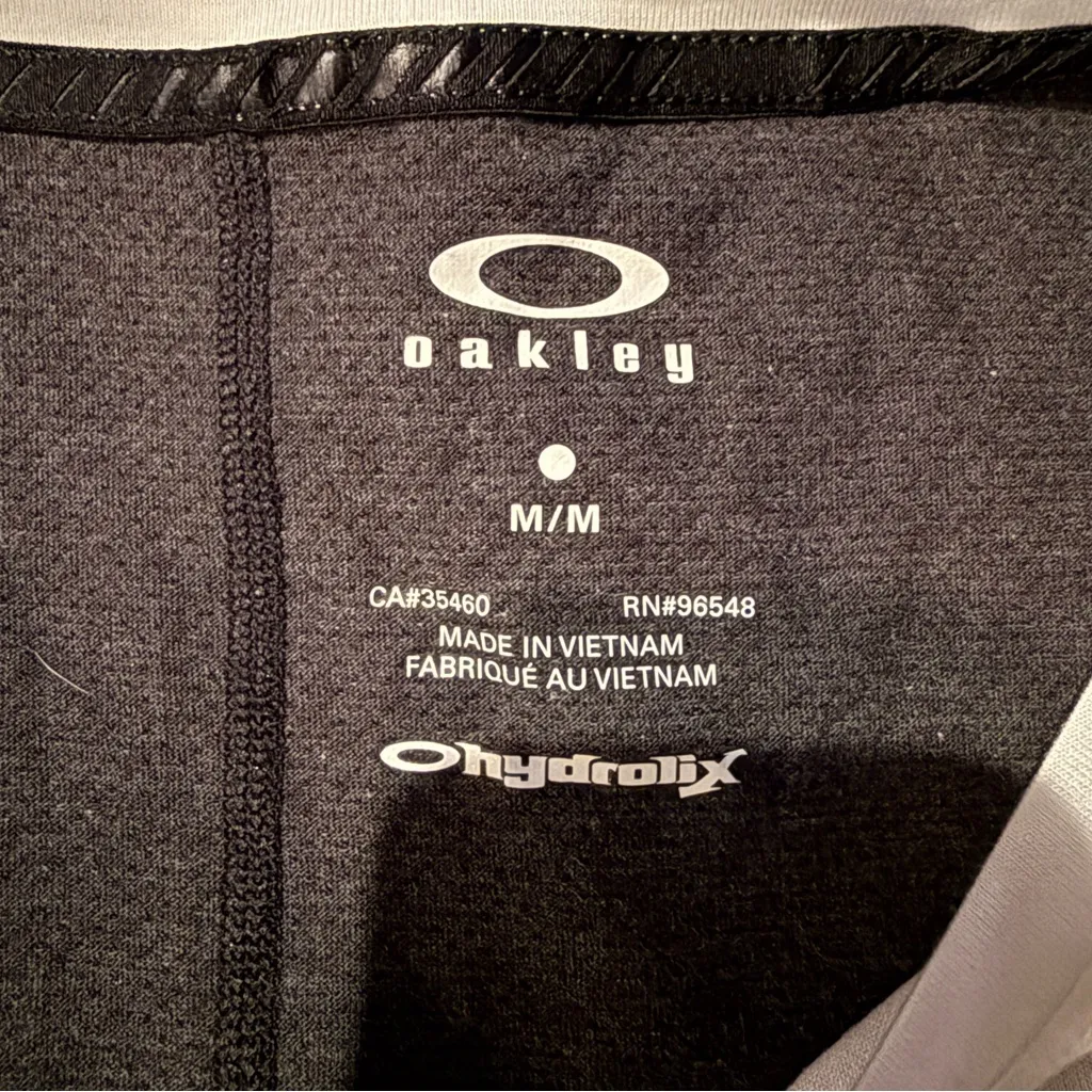 Oakley‎ White & Gray Short Sleeve Activewear Shirt Top Sz M - Image 3