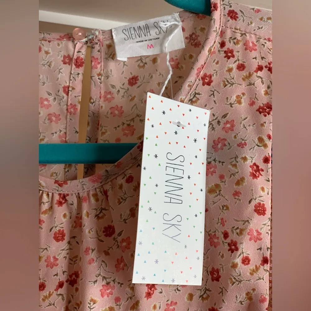 Sienna Sky Floral Pink Blouse. Size Medium - Image 3