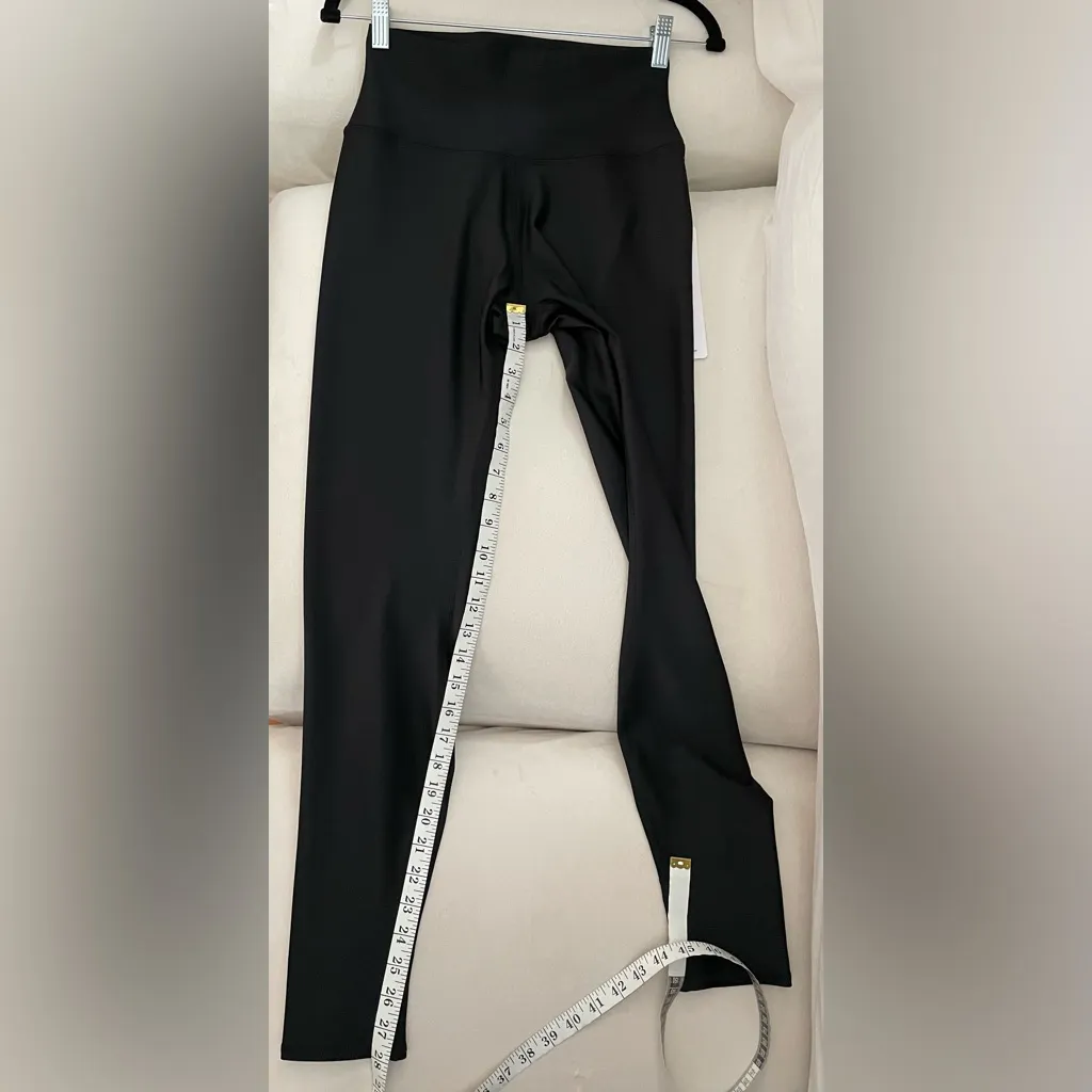 Alo Yoga NWT High Waisted Airlift Leggings in Black Size L - Image 7