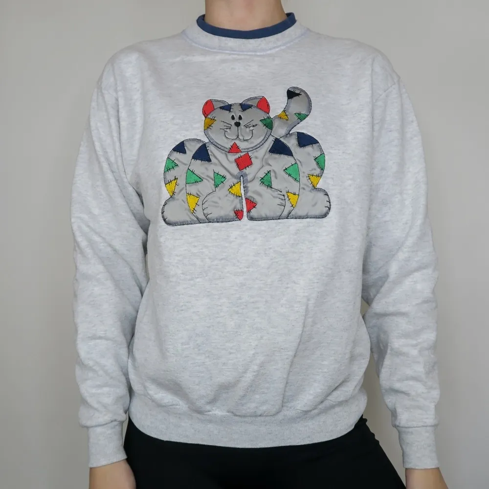 Vintage 90s Embroidered Patchwork Cat Sweatshirt Size XS - Image 2