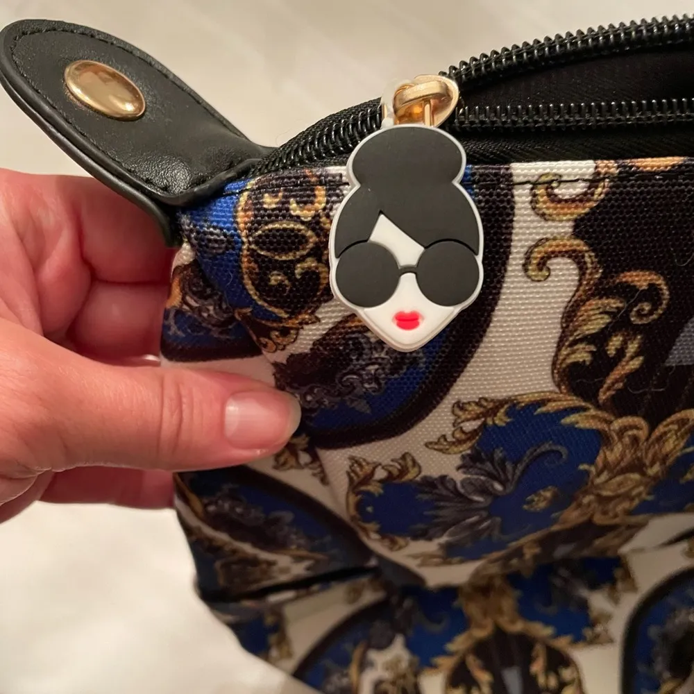 Alice + Olivia NWT Duffle Bag Regal Romance Travel by Stacey Bendet - Image 7