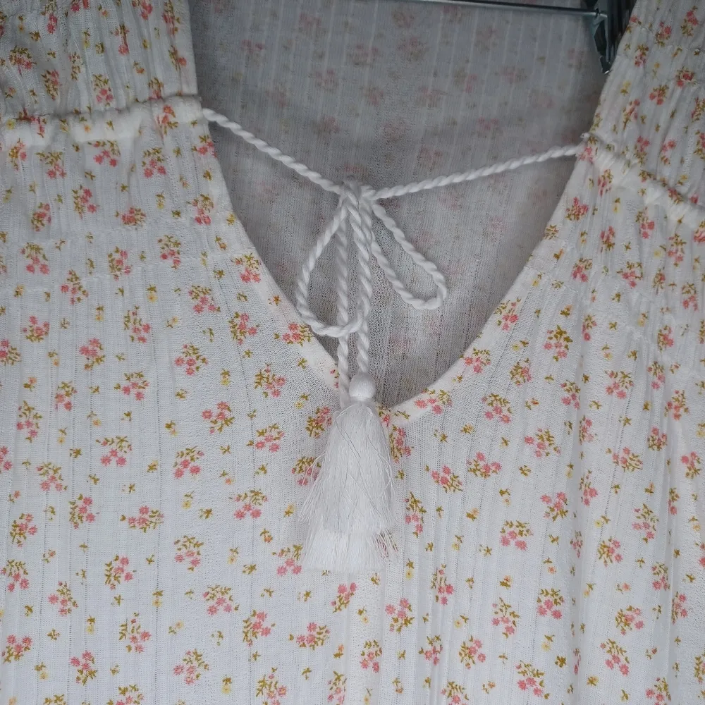 Lucky Brand White Calico Floral Long Sleeve Peasant Top w/ Tassel Tie Size M - Image 9
