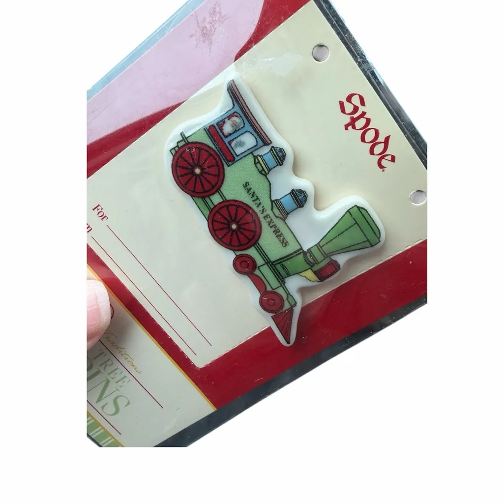 Spode Santa’s Express Cheer Pin Red - Image 4