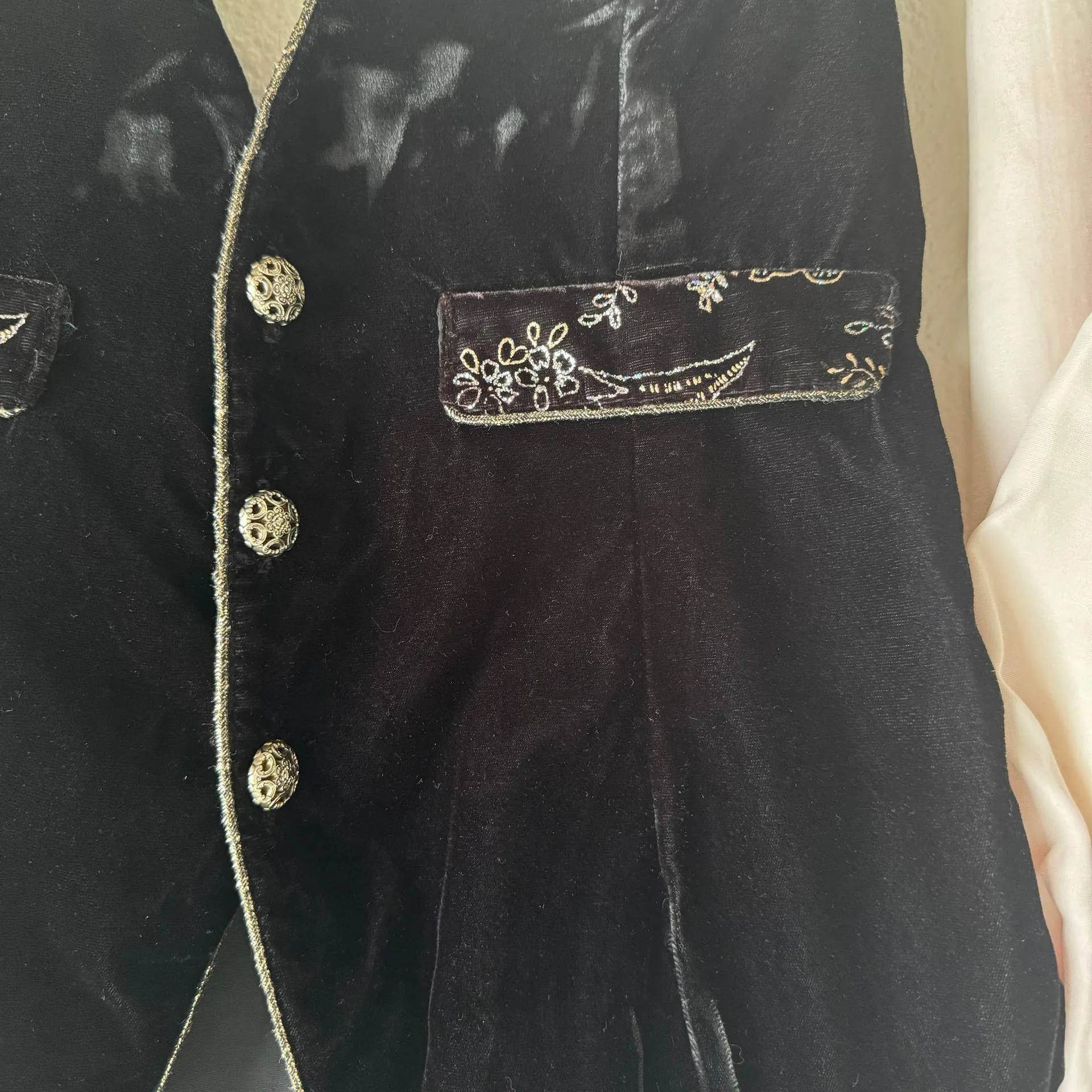 Tres Paquette TRÈS PAQUETTE Vintage 90s Black White Velvet V Neck Pirate Button Up Blouse - Image 6