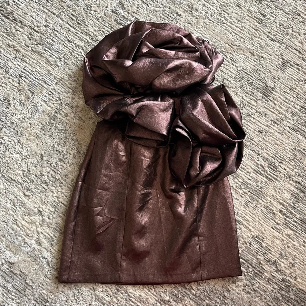 ZARA Voluminous Flower Rosette Bronze Metallic Strapless Mini Dress Size Small - Image 5