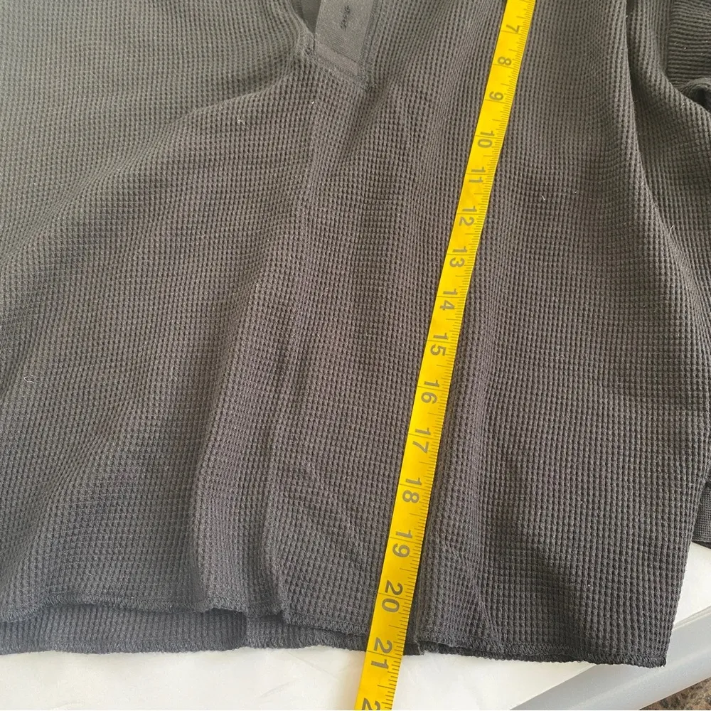 Everlane waffle knit Half button henley in black - Image 9