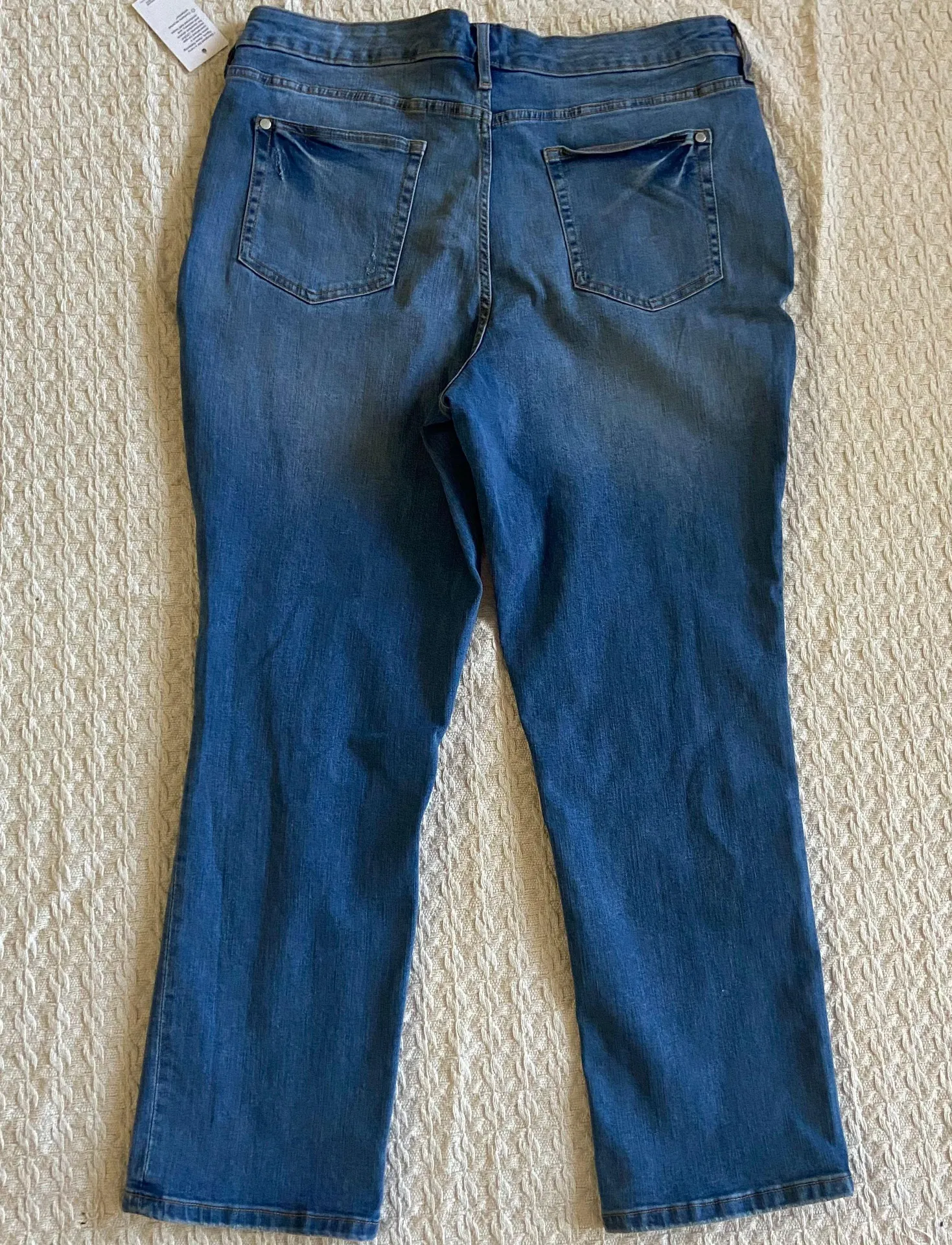 mid rise curvy Capri size 18 - Image 2