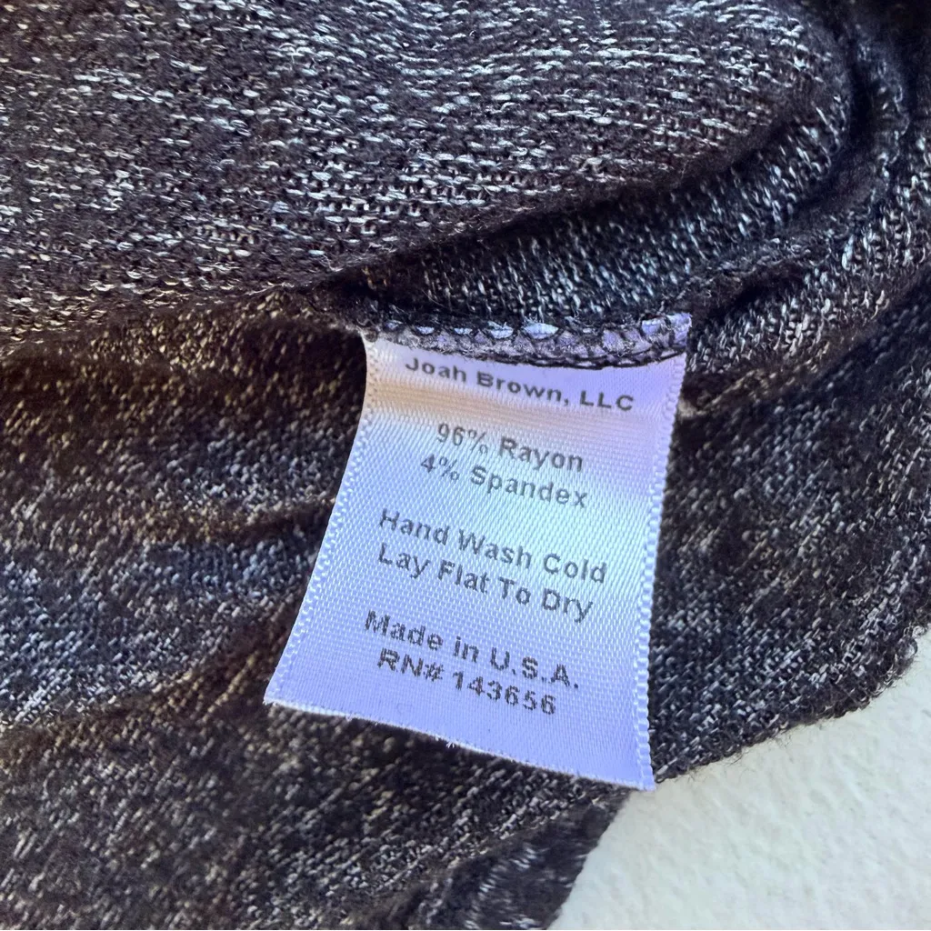 Joah Brown Black Textured Cropped Tee - Image 3