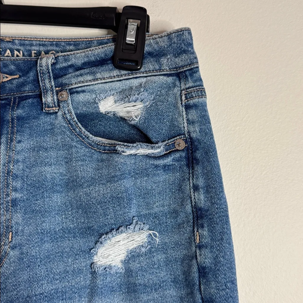 American Eagle Light Blue Stretch Mom Straight Distressed Jeans size 8 - Image 7