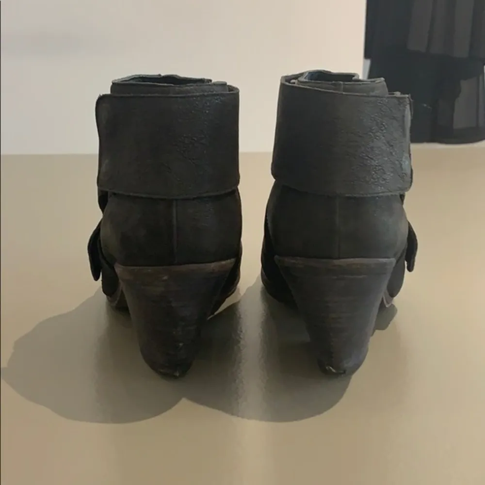 SALE: LD Tuttle black Wet ankle booties Size 9 - Image 5