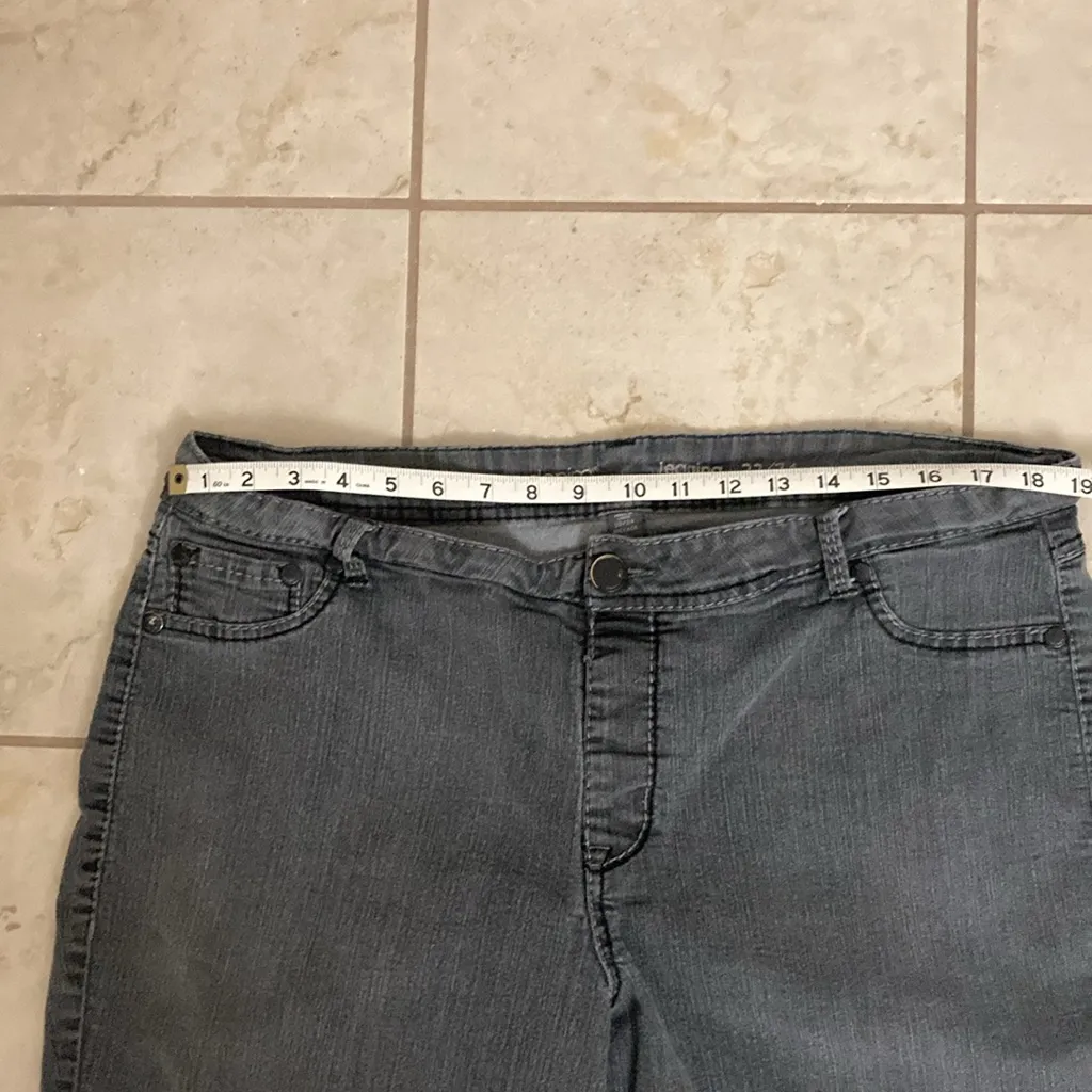 Gray-Black Avenue Denim Jegging Jeans - Image 11