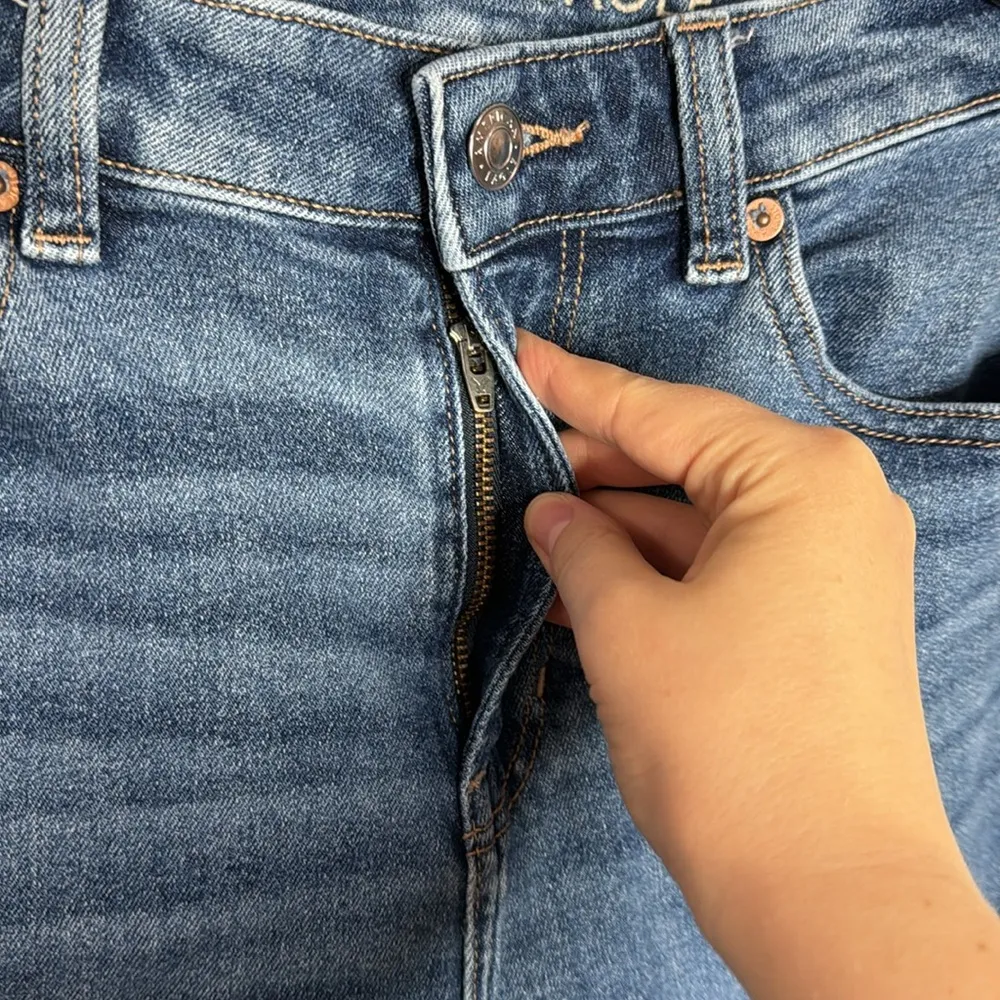 American Eagle Stretch Mom Jeans light blue wash size 2 - Image 6