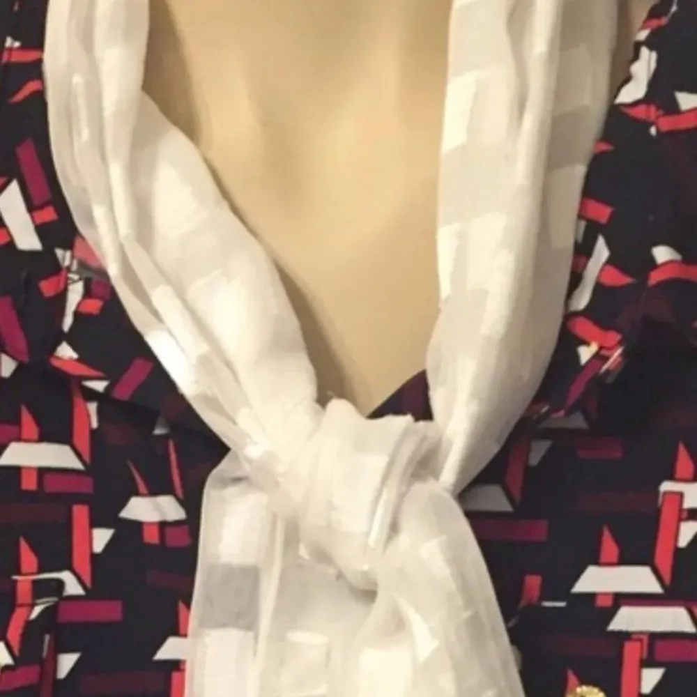🛍 $ 5.00 🛍WHITE SCARF/WRAP🛍OFFERS COND.🛍 White - Image 2