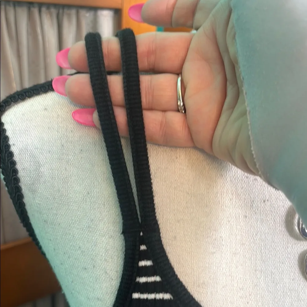 Black and White Striped Sleeveless Fitted Tank Top - Image 3