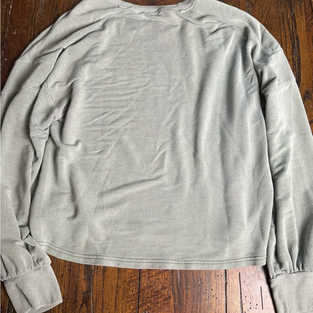 American Eagle   Light Green  Crewneck Cropped Oversized M - Image 4