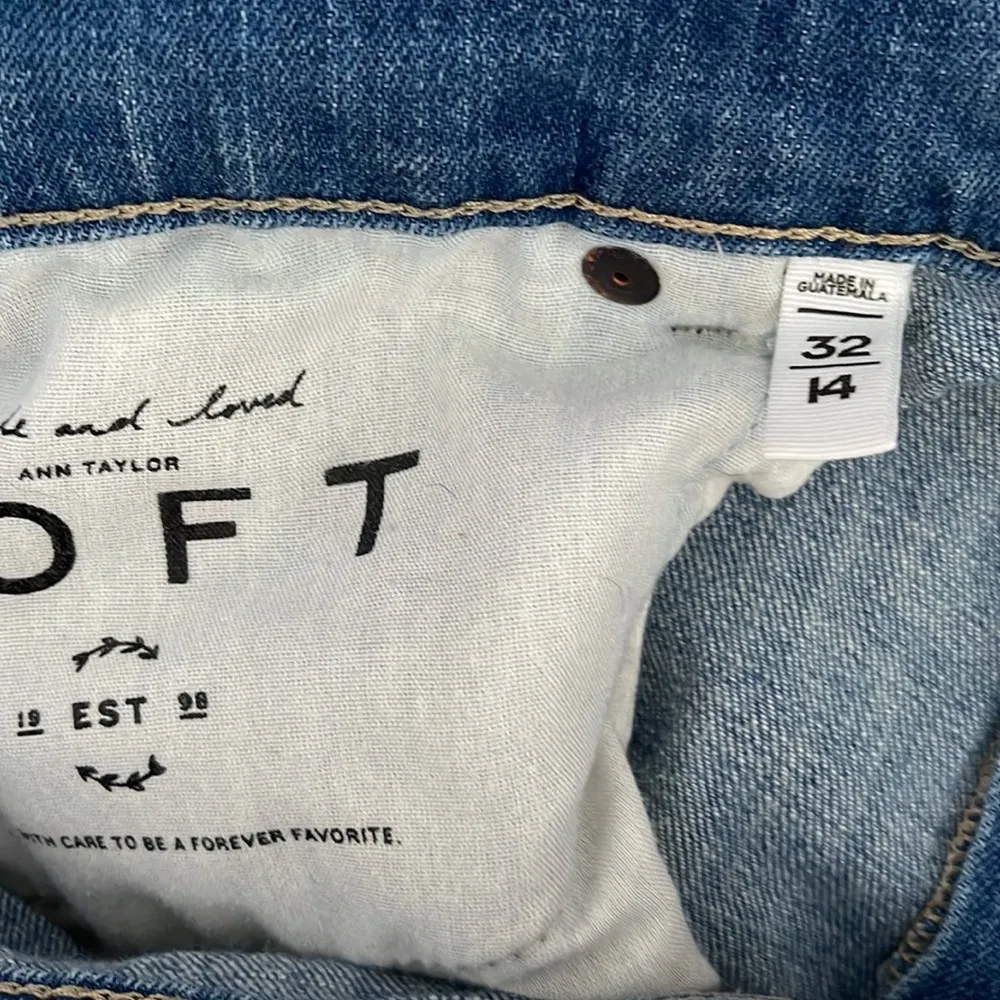 EUC Loft size 32/14 Denim Jean shorts Distressed - Image 3