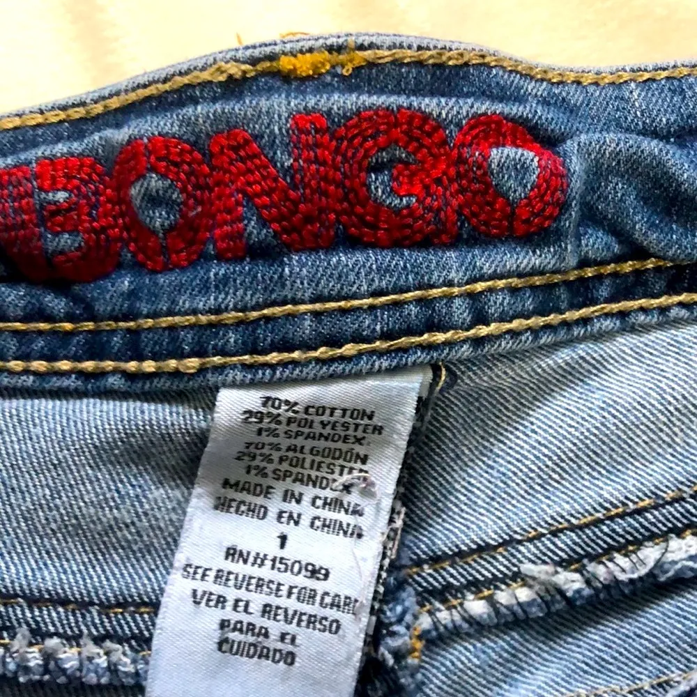 ‼️Price is Firm‼️Bongo Jean shorts VTG highly distressed  size 1 GUC - Image 4