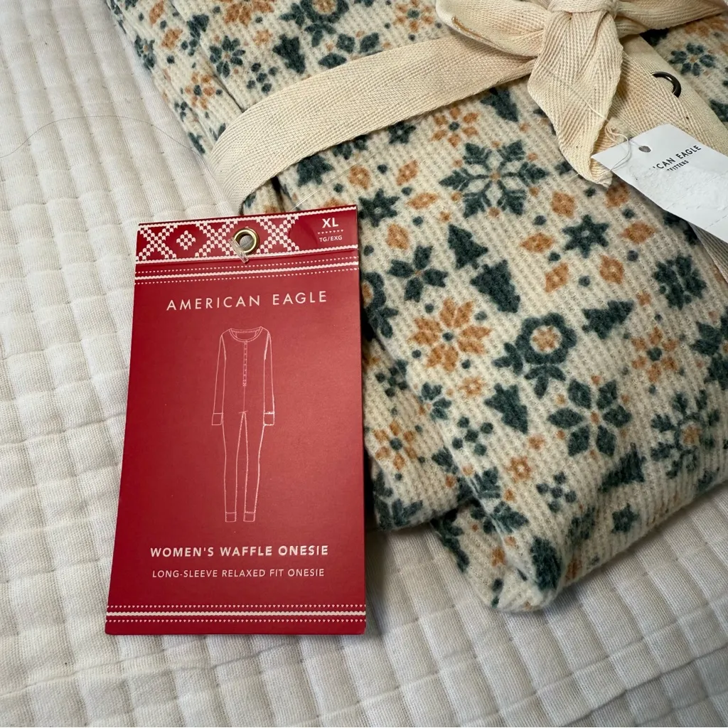 American Eagle Womens XL Waffle Onesie Pajamas Relaxed Fit Snow Flake Tree - Image 4