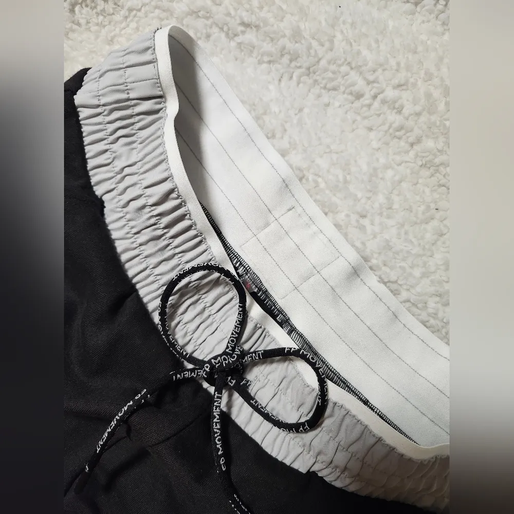 NWT Free people mini Shorts Size M - Image 5