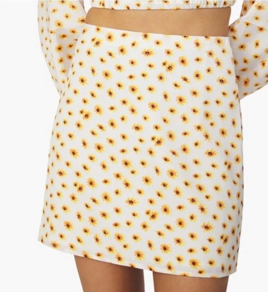 New  Daisy Print Floral Mini Slip Skirt Ivory Multi Size Large - Image 2