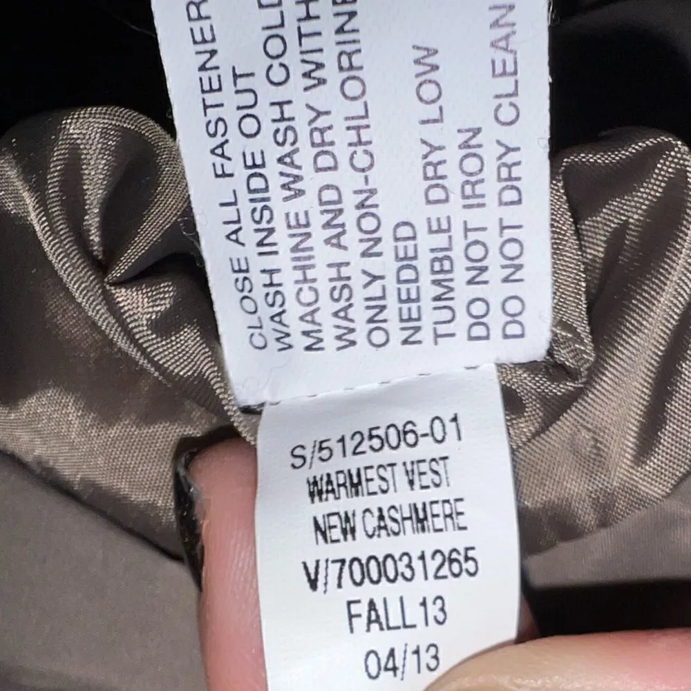 Gap full zip grey puffer vest size medium - Image 8