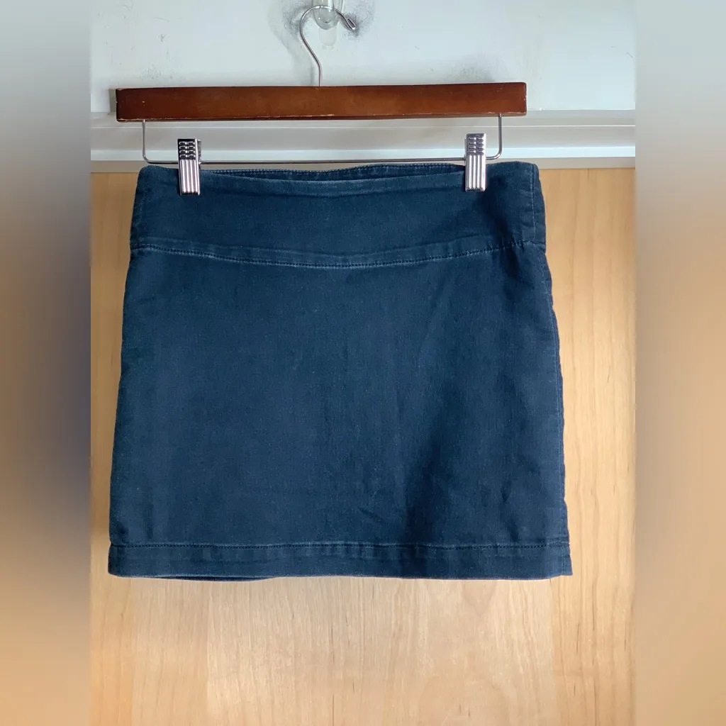 J Brand Cotton Blend Black Pull On Mini Skirt.     Size-Small - Image 2