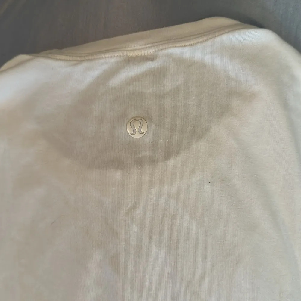 Lululemon Pineapple Workout muscle Hustle tee size 8 never worn - Image 7