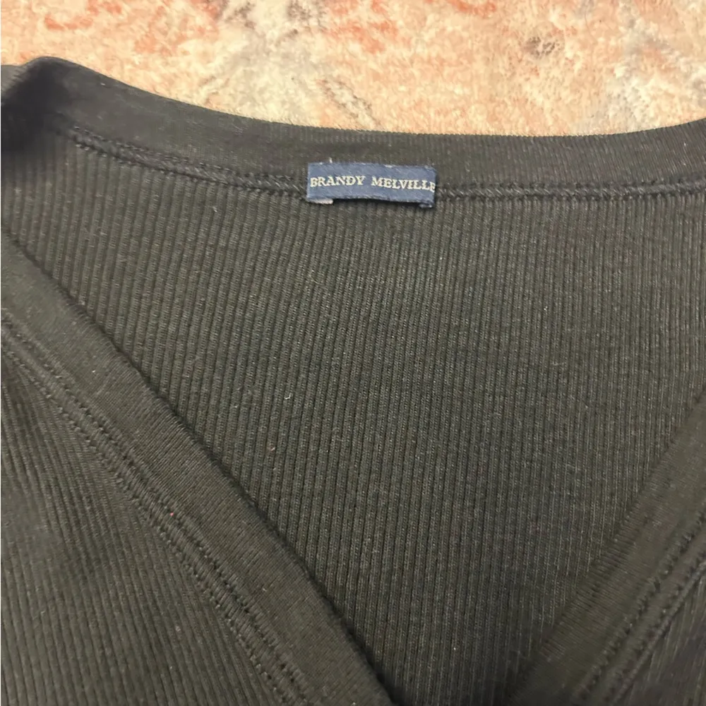 Brandy Melville  long sleeve top - Image 3