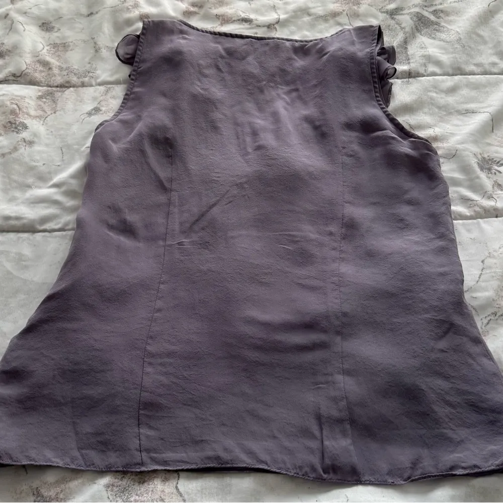 J. Crew 100% silk Ruffled Sleeveless Top in lavender purple, size 4 V-neck boho - Image 13