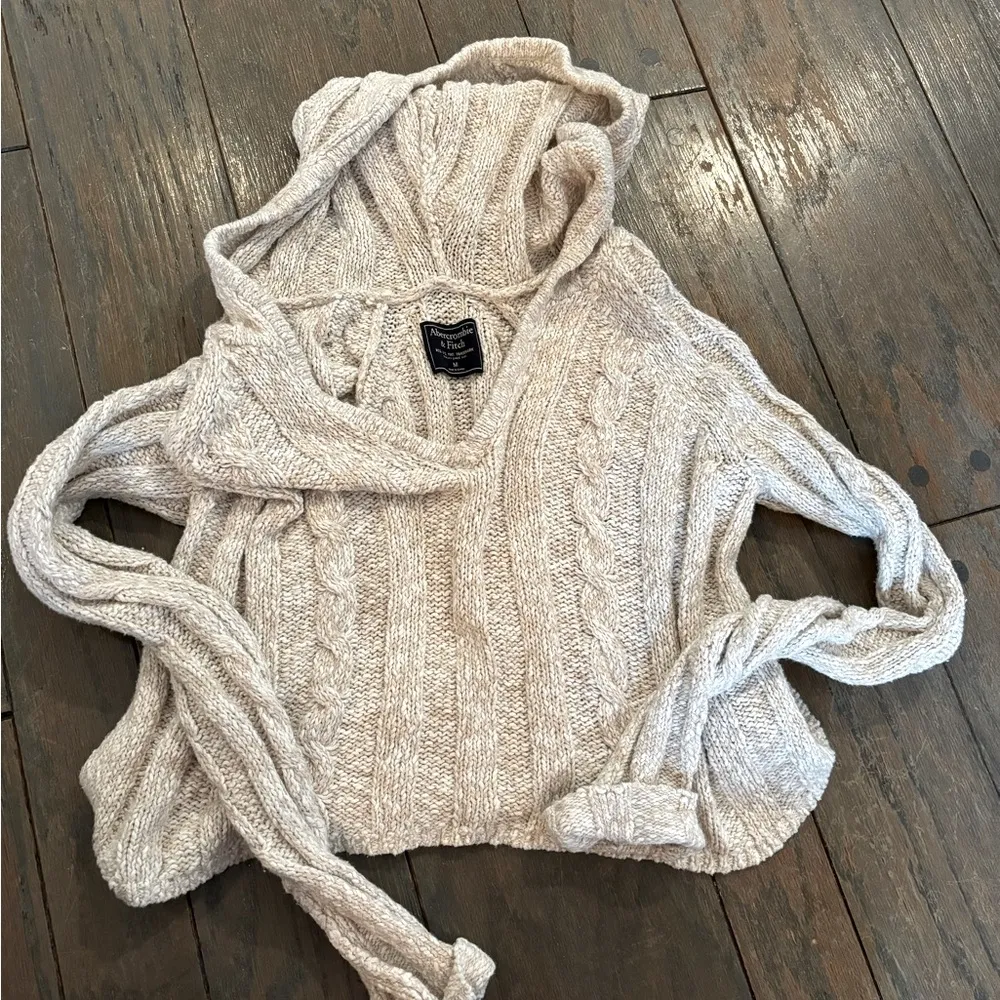 Abercrombie & Fitch Cropped knit sweater with hood size medium in cream - Image 6