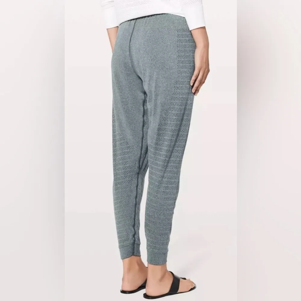 Lululemon Breeze By Jogger Squad Gravity Grey Size 2 - Image 2