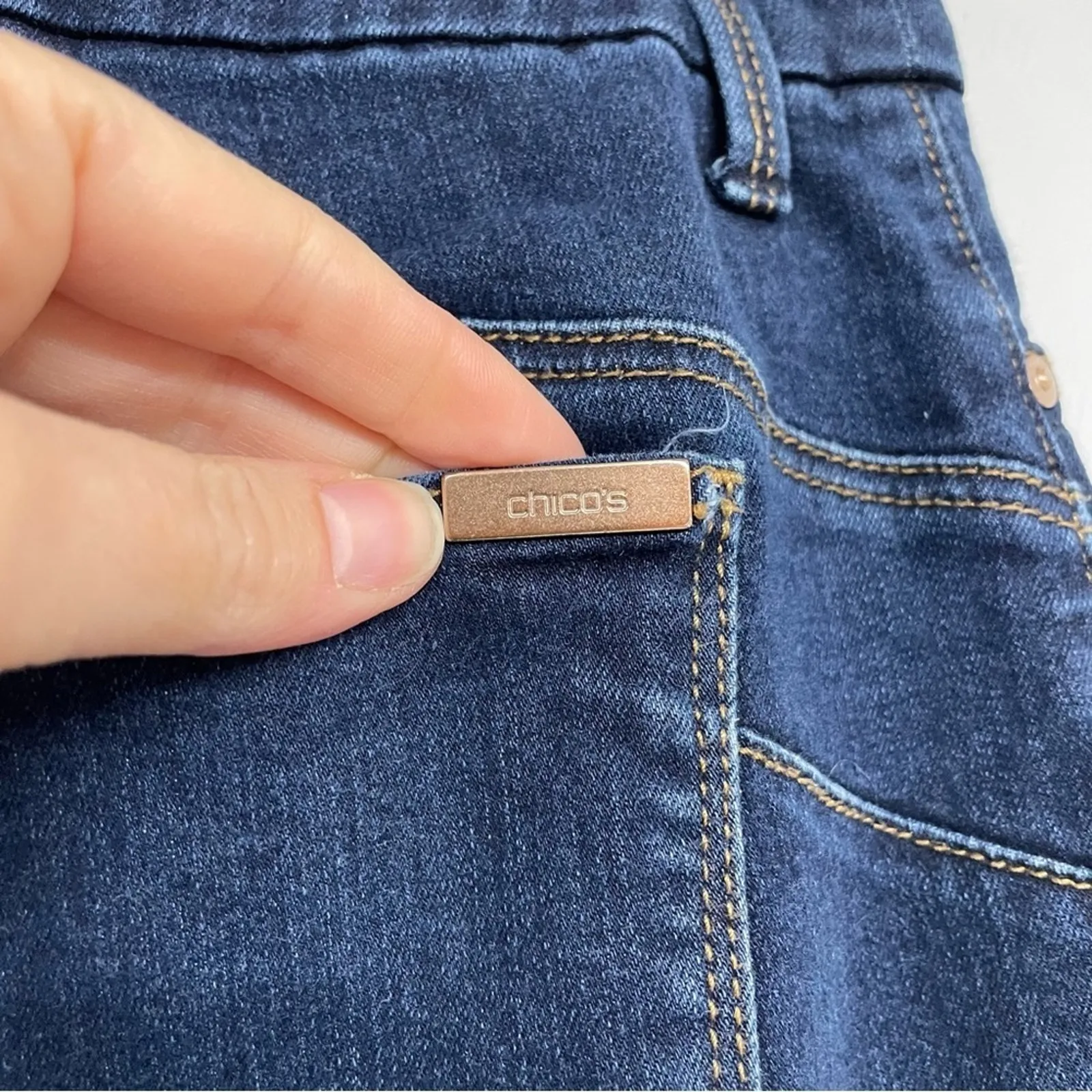 Chicos So Lifting Dark Wash High Rise Cropped Jeans Womens 0P Blue Denim Zip Fly - Image 9