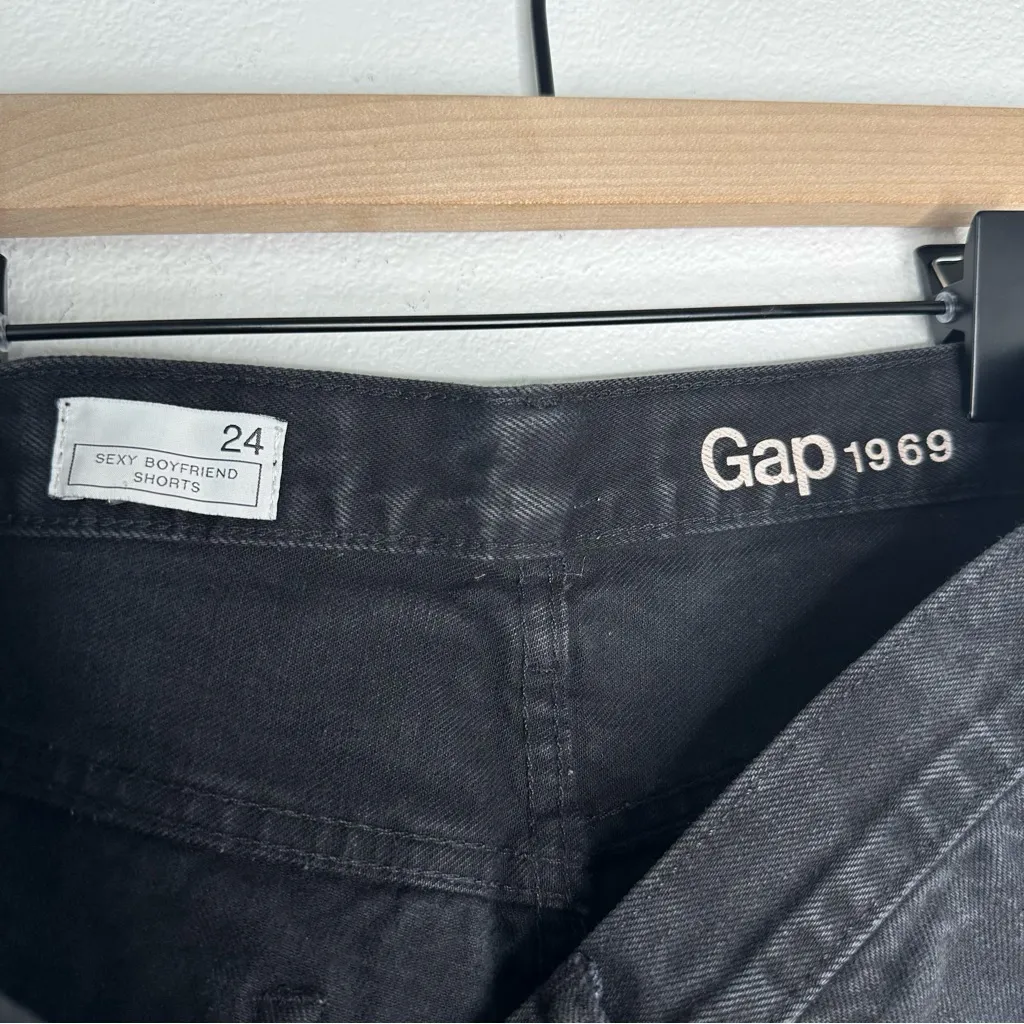 GAP 1969 Sexy Boyfriend Shorts Roll Up Hem Sz 24 Black Distressed 100% Cotton - Image 6