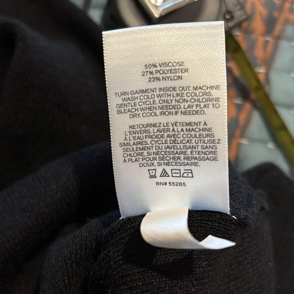 Express V neck sweater black XL - Image 4