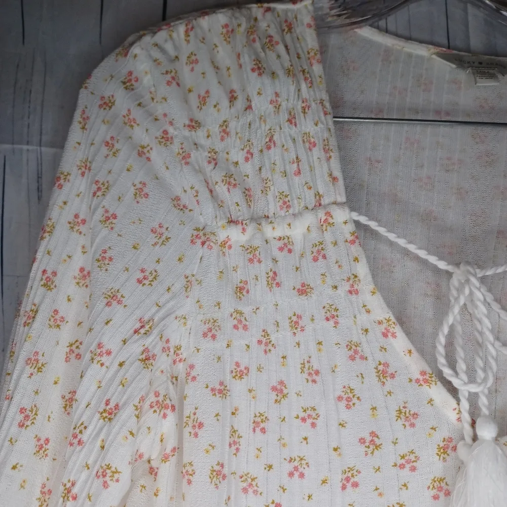 Lucky Brand White Calico Floral Long Sleeve Peasant Top w/ Tassel Tie Size M - Image 8