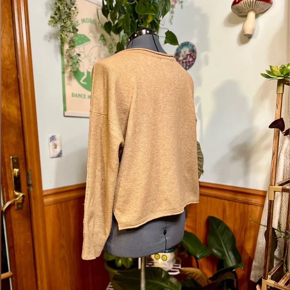 Women's Blu Pepper Tan Sweater Women’s Size Large - Image 5