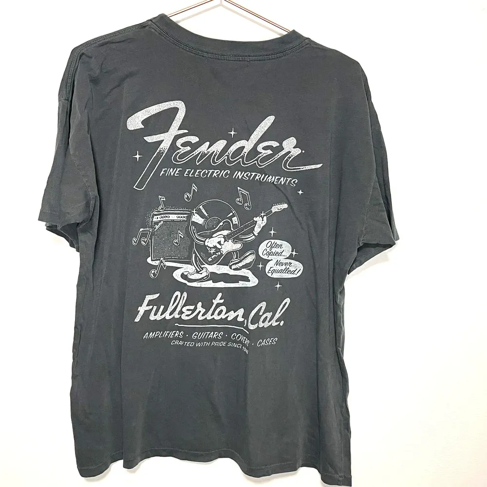 Daydreamer Fender Fullerton CA Glitter Crewneck Graphic Merch Tee Vintage Black - Image 3