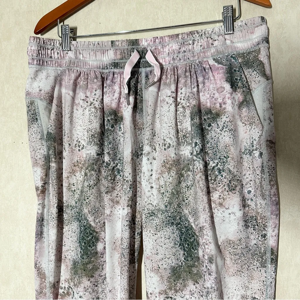 Lululemon Women’s Namaskar Pants II Pull On Lightweight in Sugar Crush Multi 12 - Image 4